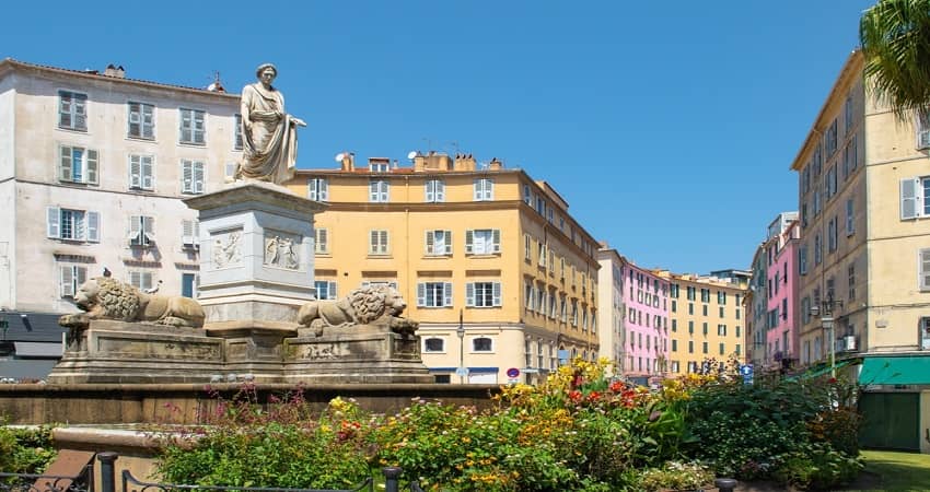 Comment Rejoindre Le centre d'Ajaccio Depuis L'aéroport ?